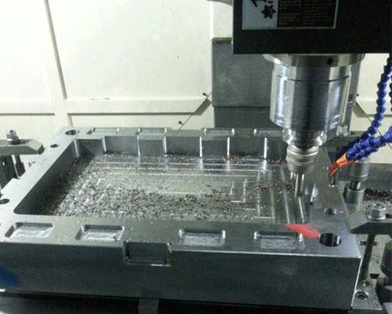 模具能裝置到壓鑄機(jī)上工作的局部就叫模架